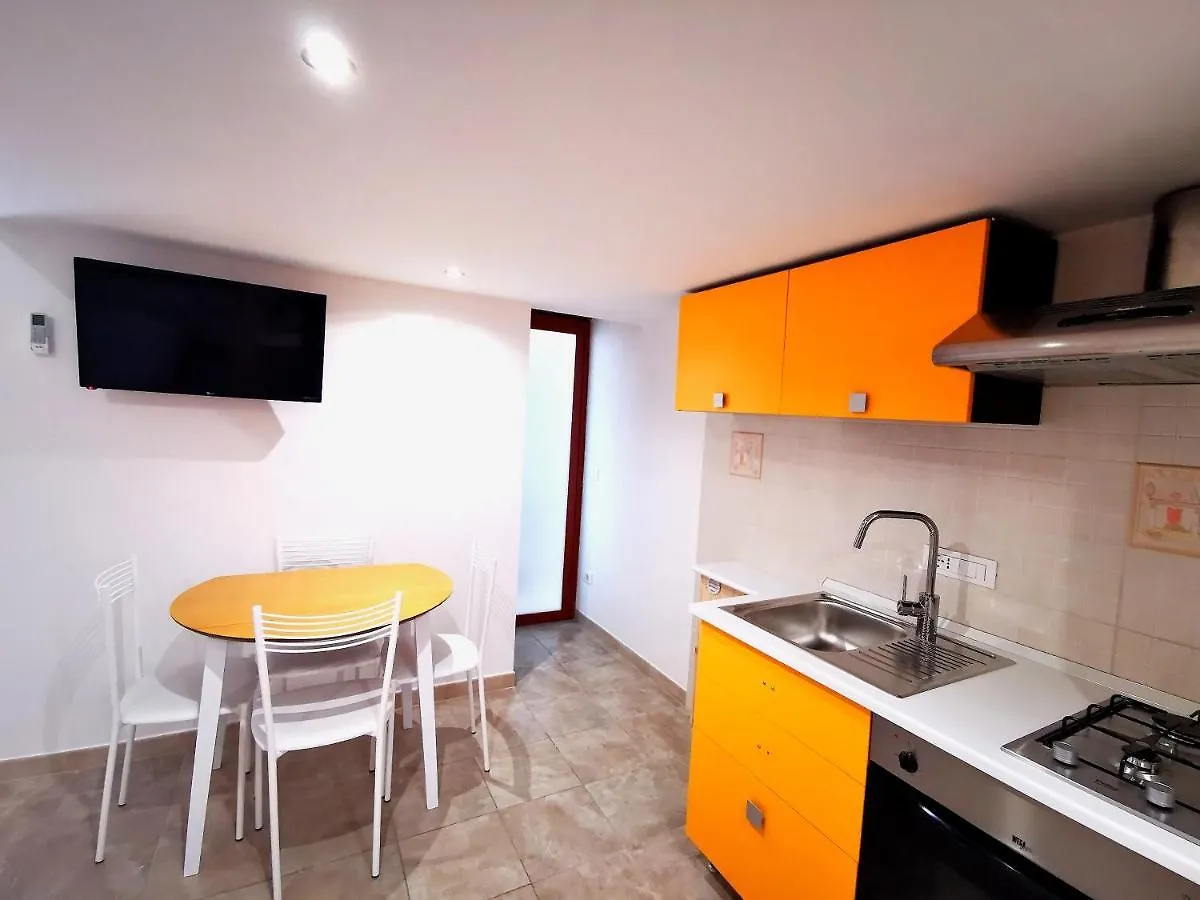 Guru House B&B Apartments Milazzo 0*,  Italia