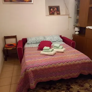 Cortile Di Natalia , Canzo Italia